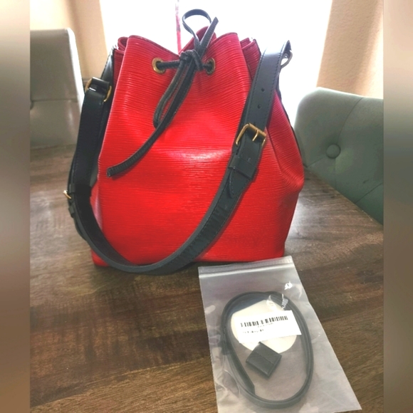 Louis Vuitton Noe Bucket Bag ❤️🖤 - Picture 3 of 16